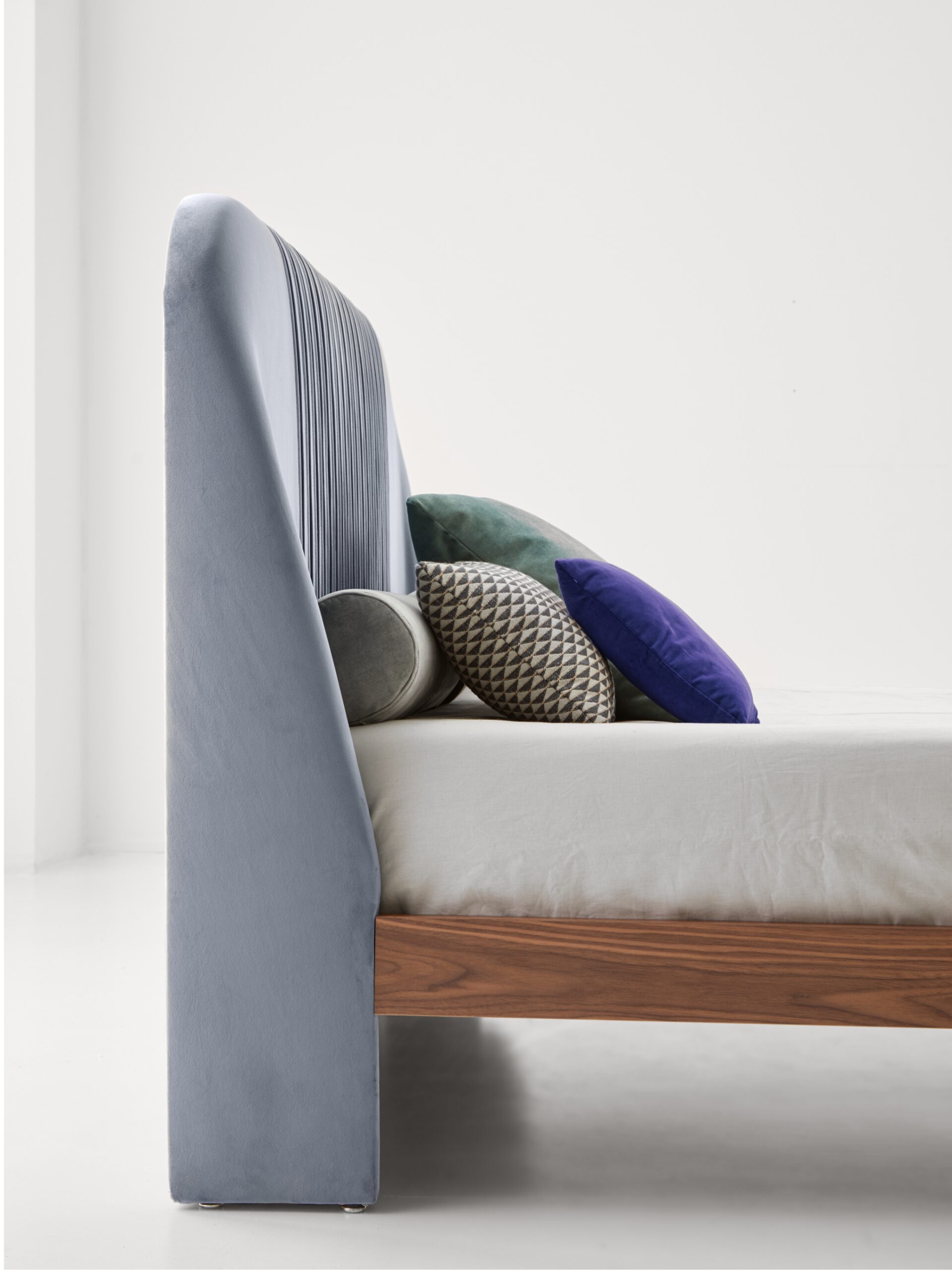 Alba Floating bed