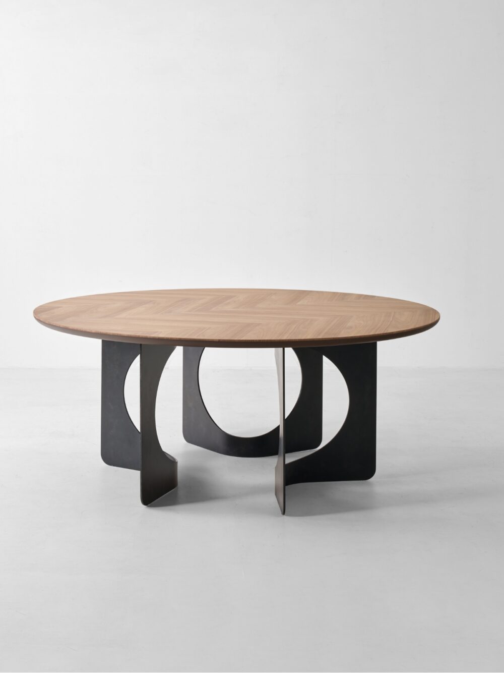 Hole round table - Image 3